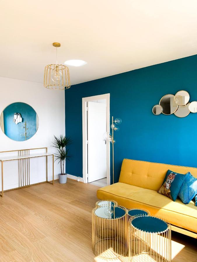 Vue panoramique sur Paris : Sublime appartement au centre de Courbevoie Extérieur photo